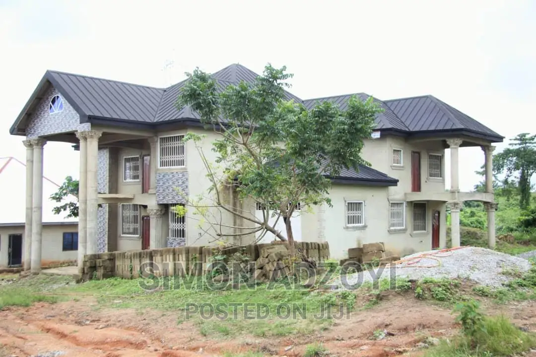 6bdrm House in Adesina, Kumasi Metropolitan for sale
