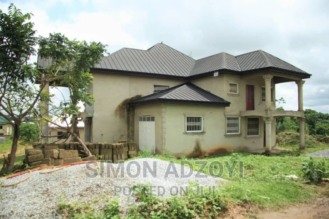 6bdrm House in Adesina, Kumasi Metropolitan for sale