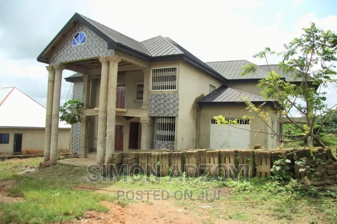 6bdrm House in Adesina, Kumasi Metropolitan for sale