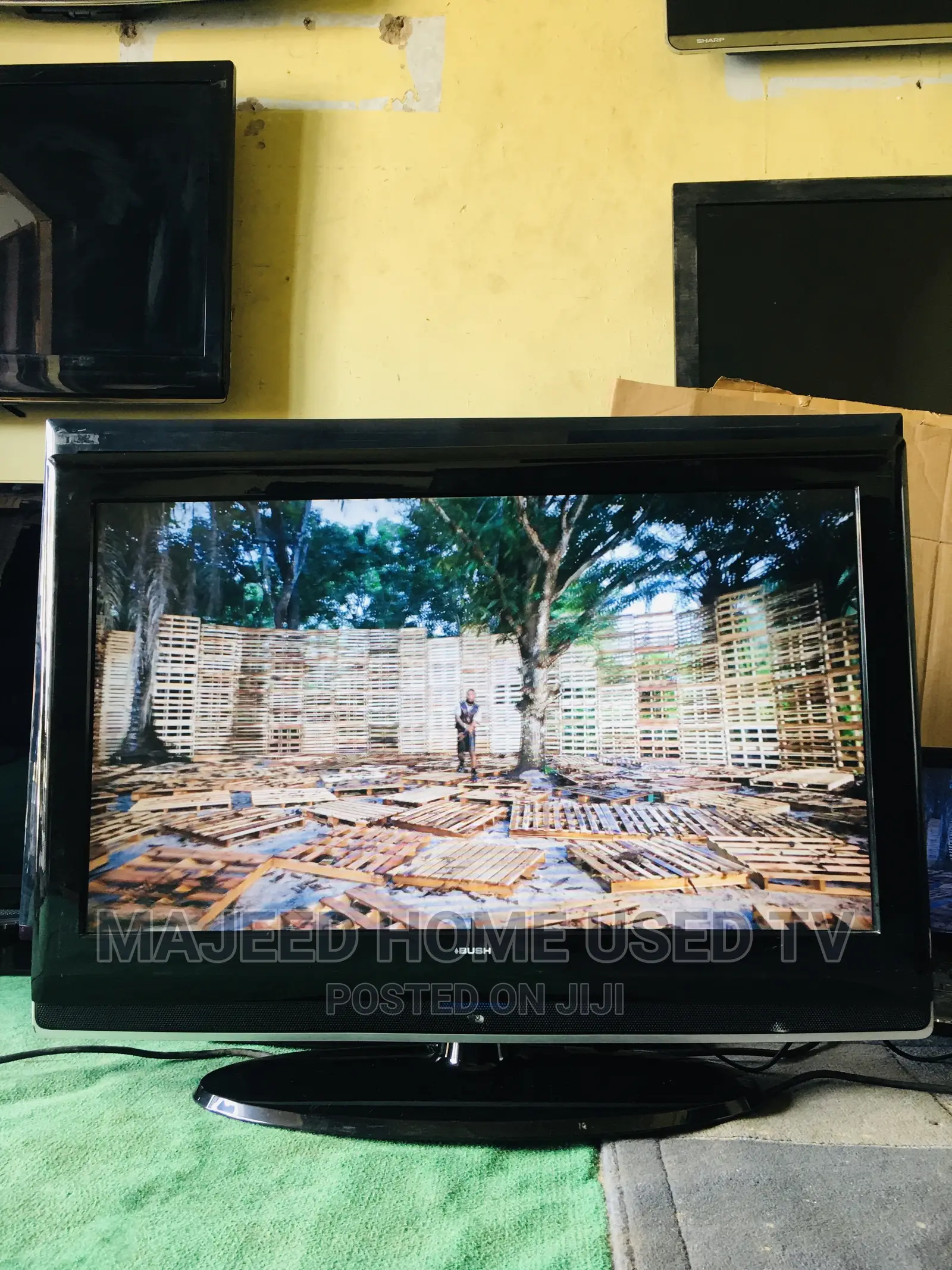 32inches Bųsh LCD Digital Tv