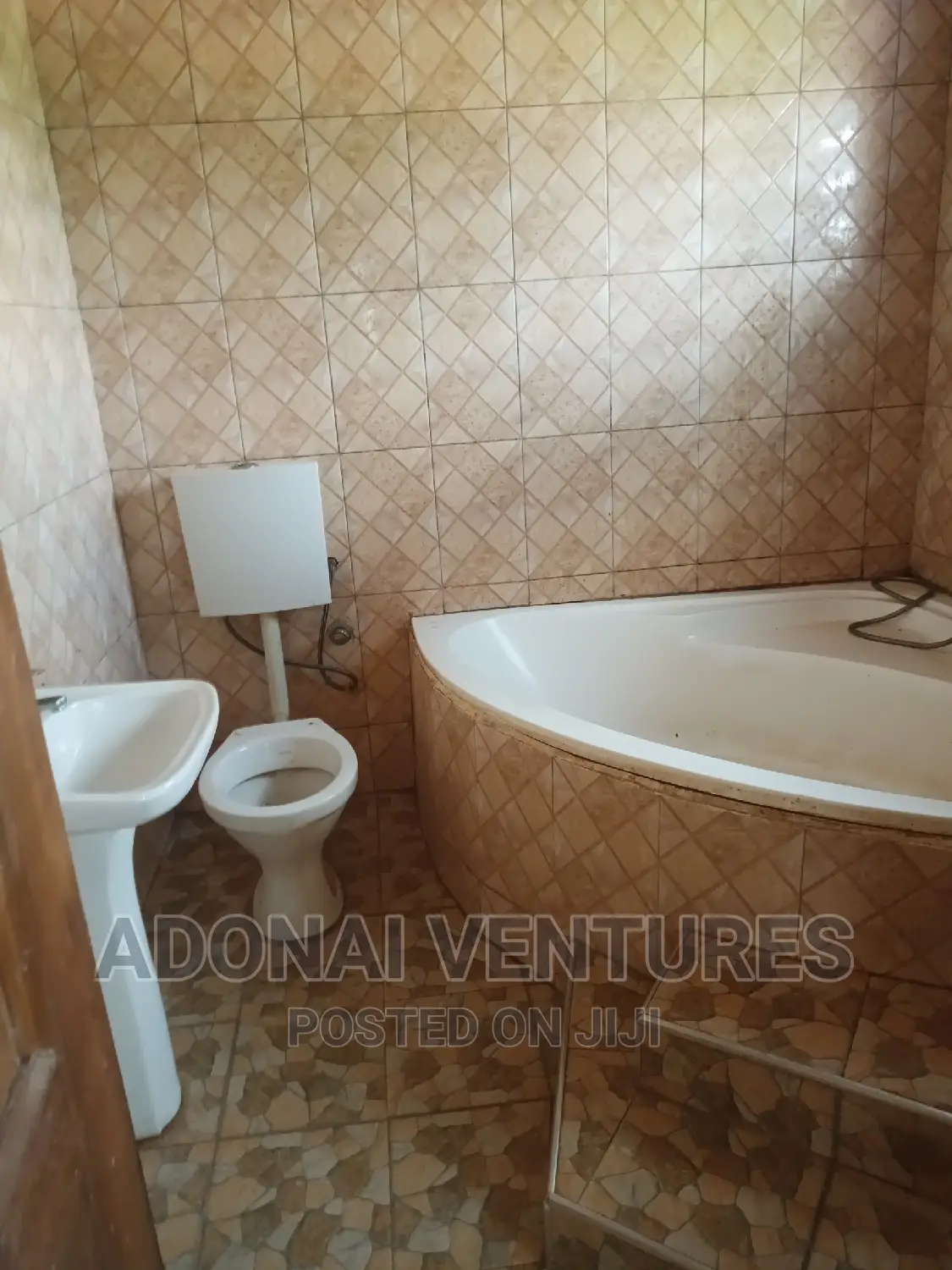 8bdrm House in Sokoban Kwanwoma, Kumasi Metropolitan for sale