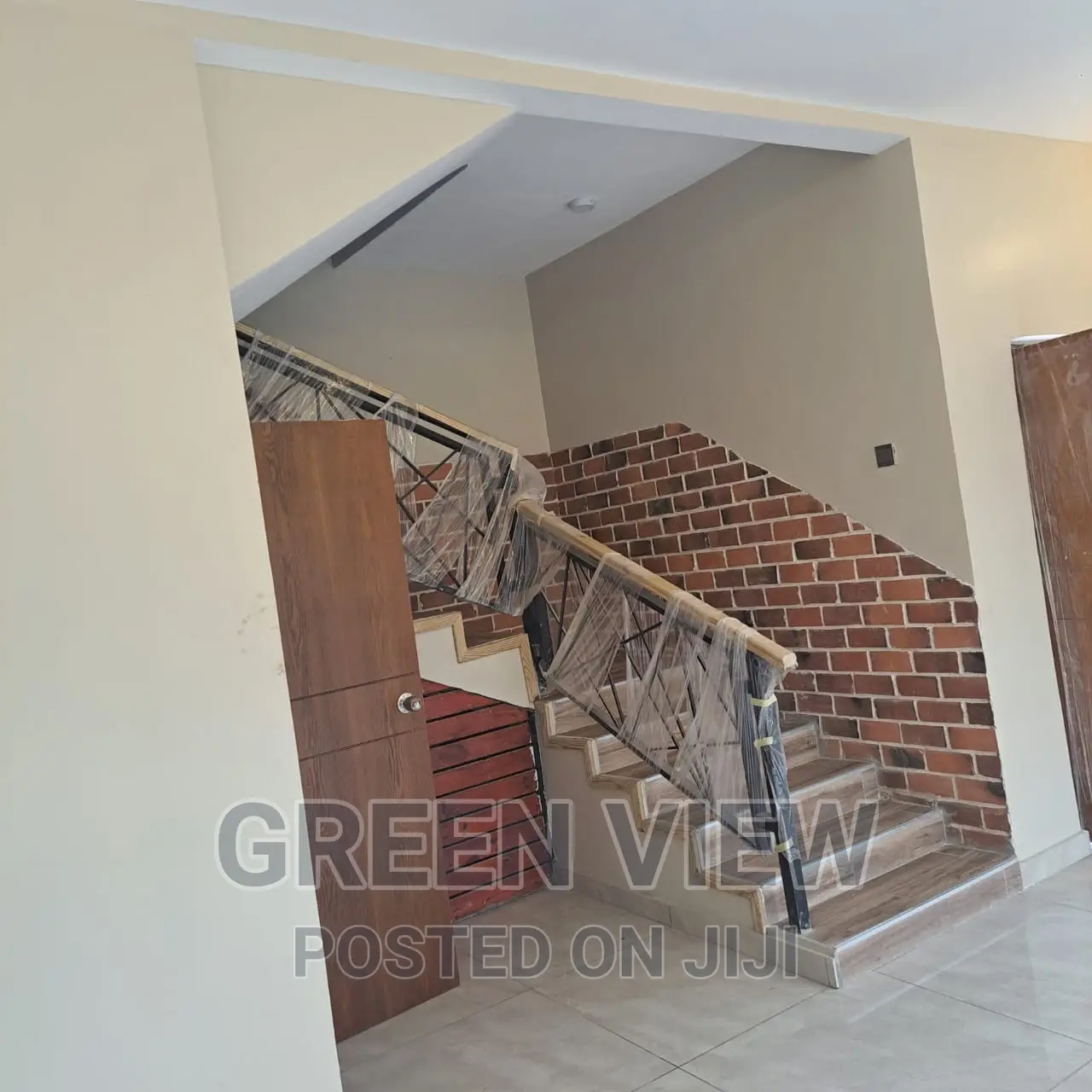 4bdrm Duplex in West Hills Mall Area for sale