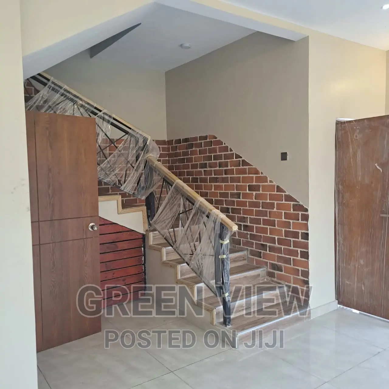 4bdrm Duplex in West Hills Mall Area for sale