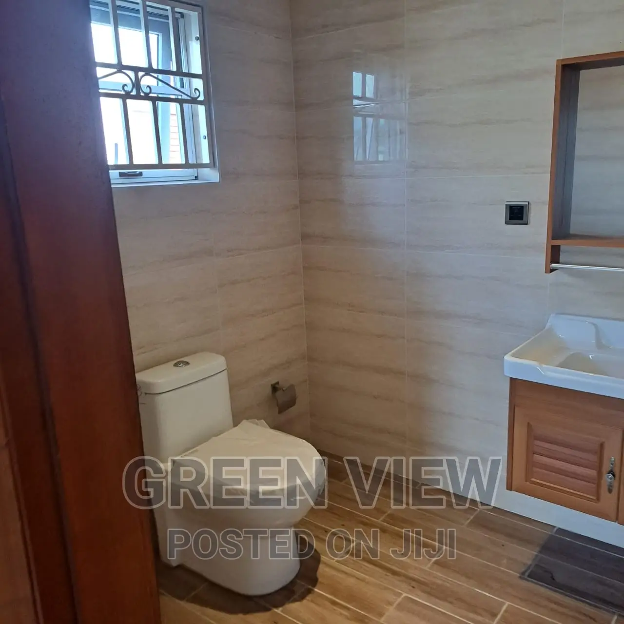 4bdrm Duplex in West Hills Mall Area for sale