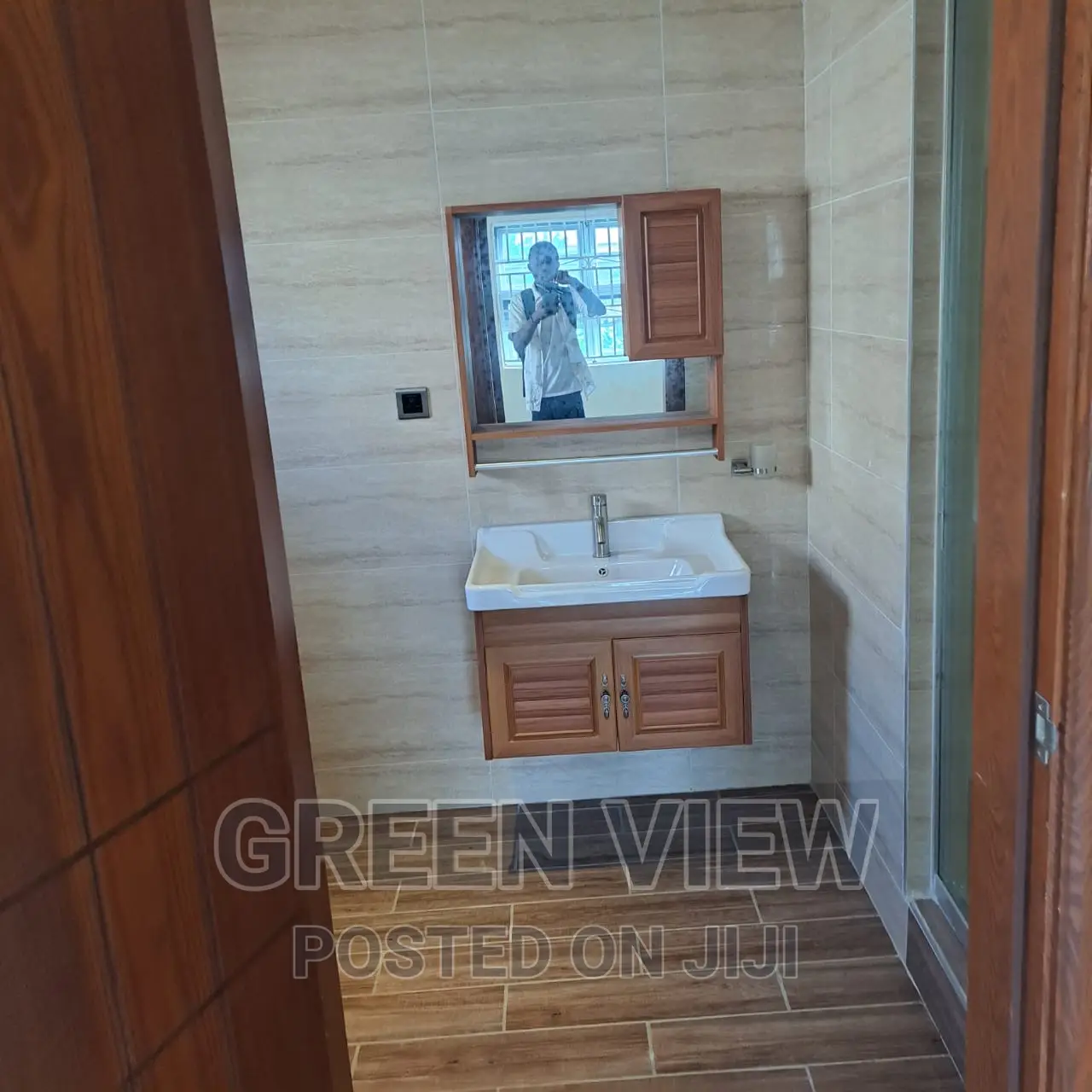 4bdrm Duplex in West Hills Mall Area for sale