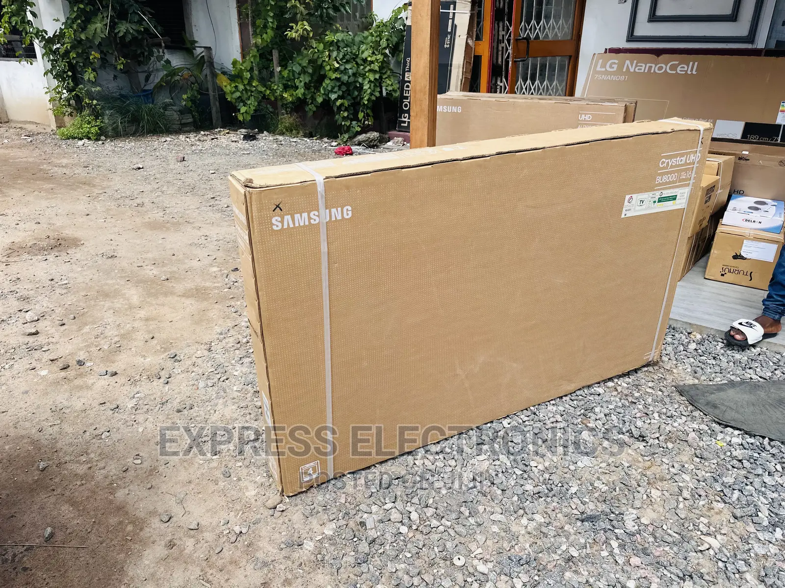 Immersive Yourself UHD Smart Samsung 65”Bu8000 Tv