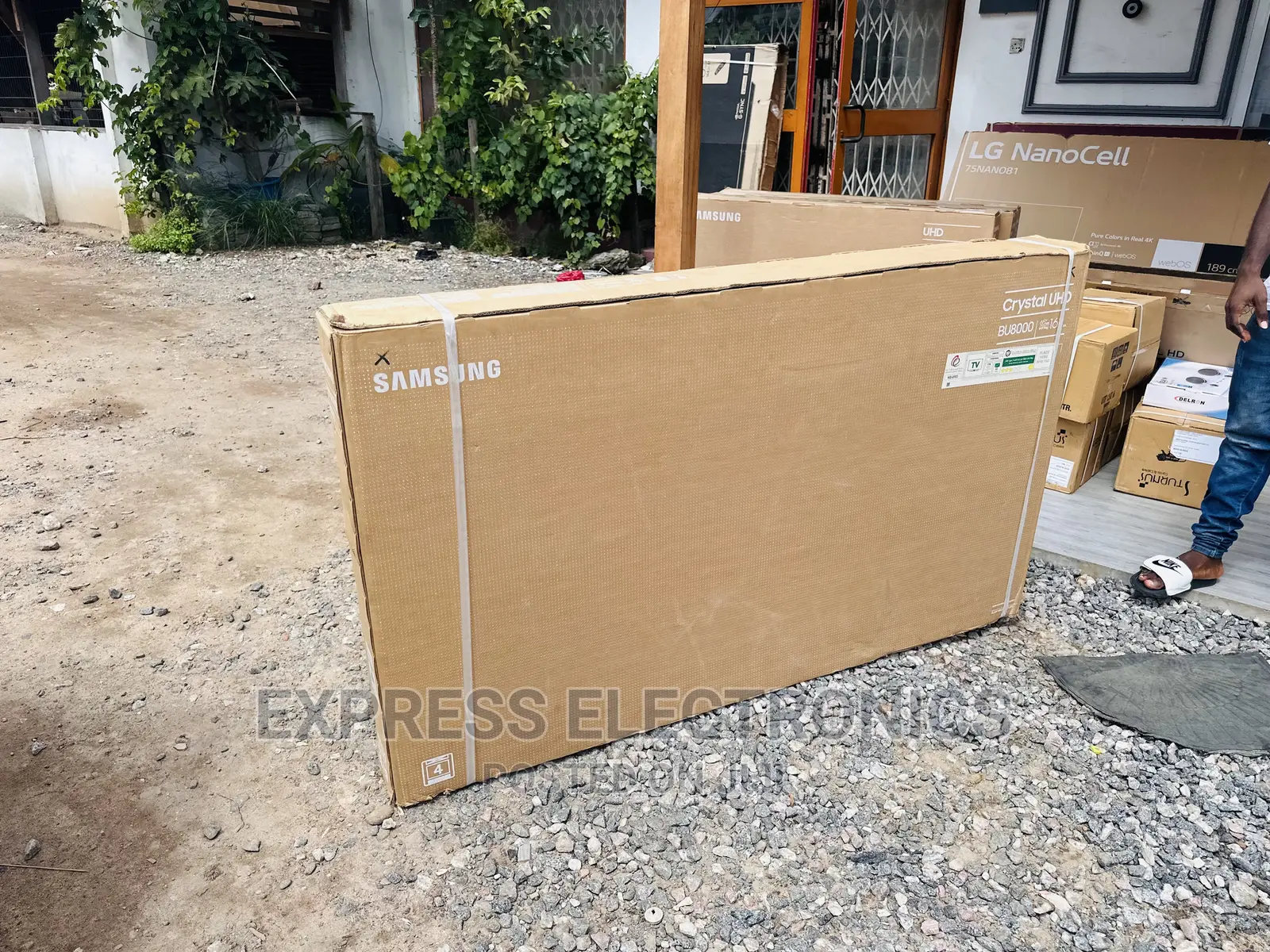 Immersive Yourself UHD Smart Samsung 65”Bu8000 Tv