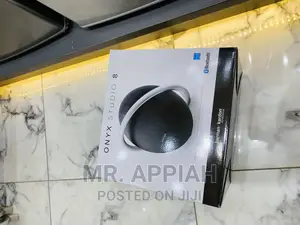 Elegant Black Harman Kardon Onyx 8  Bluetooth Speaker