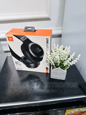 Look  Very Nice JBL Live 660 Headphones