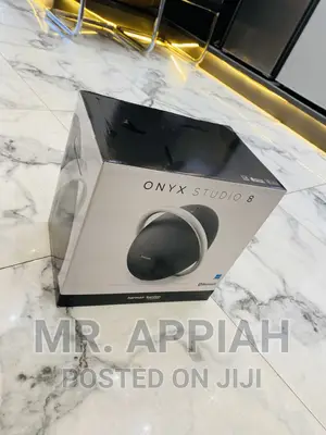 Fast Playing Harman Kardon Onyx 8 Portable Speaker(Black).