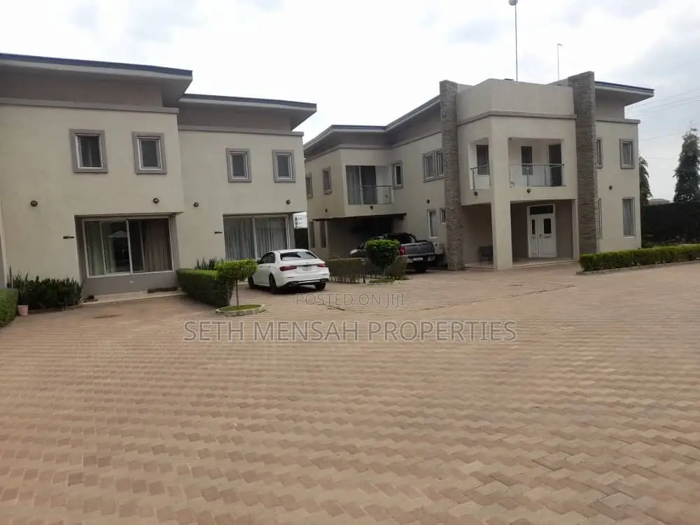 Furnished 4bdrm Townhouse / Terrace in Airport Residential Area