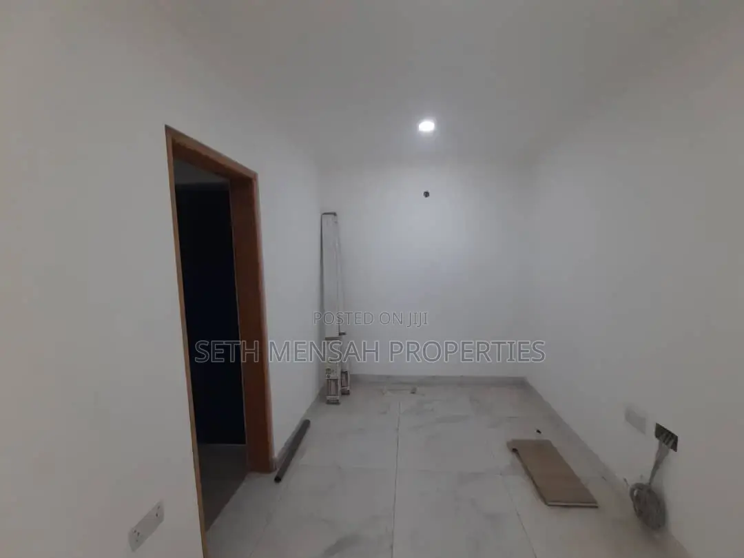 4bdrm House in Skm, Airport Residential Area for rent