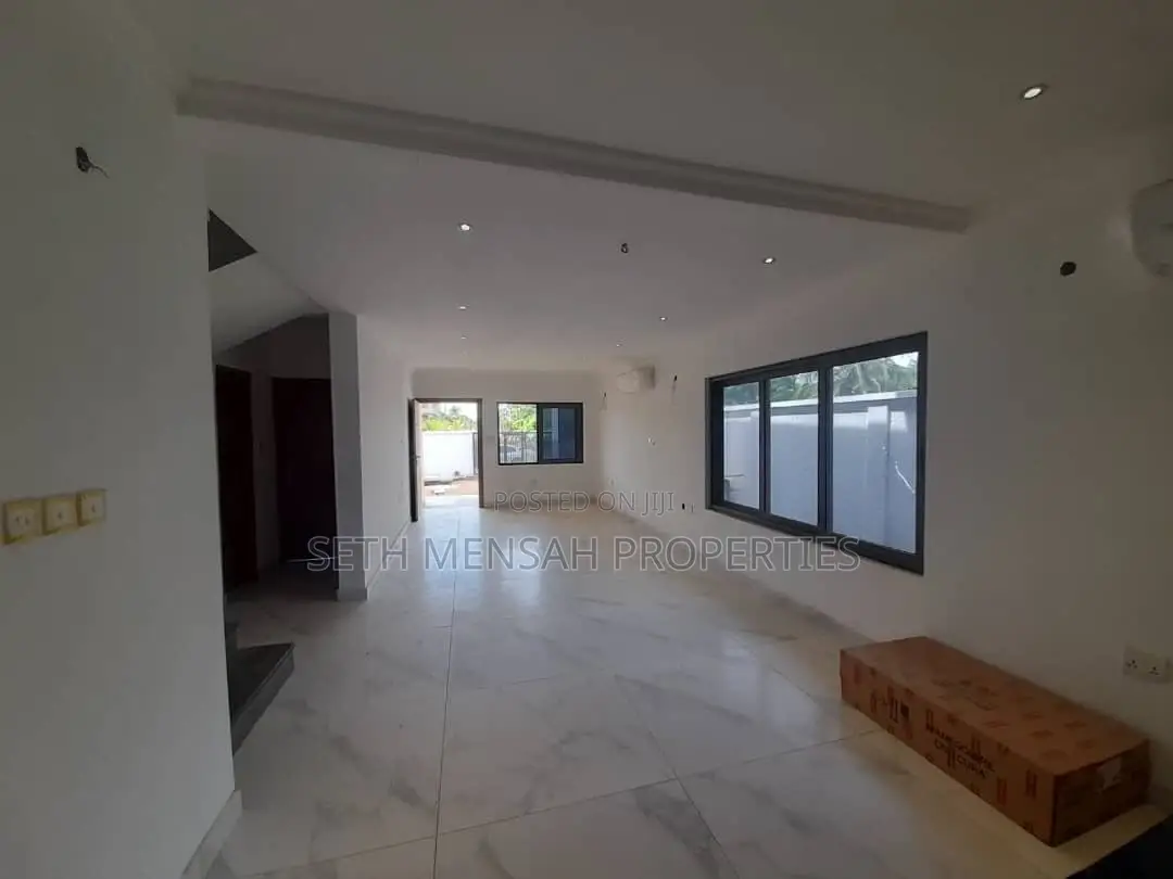 4bdrm House in Skm, Airport Residential Area for rent