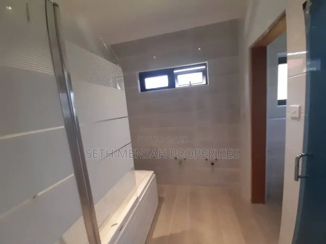 4bdrm House in Skm, Airport Residential Area for rent