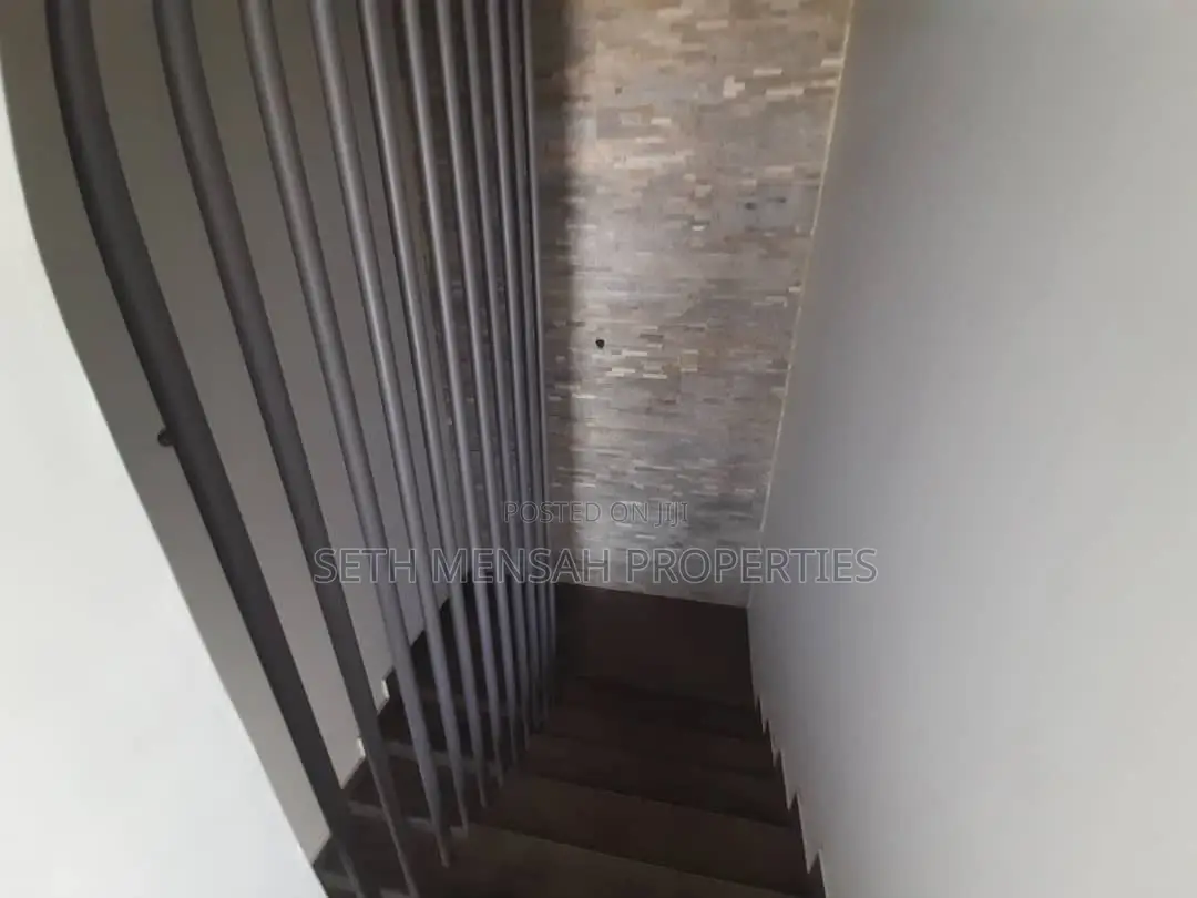 4bdrm House in Skm, Airport Residential Area for rent