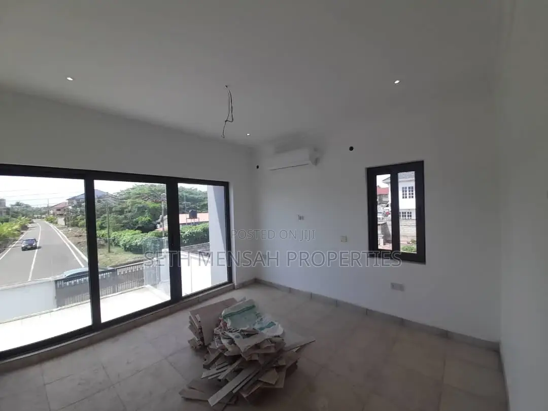 4bdrm House in Skm, Airport Residential Area for rent