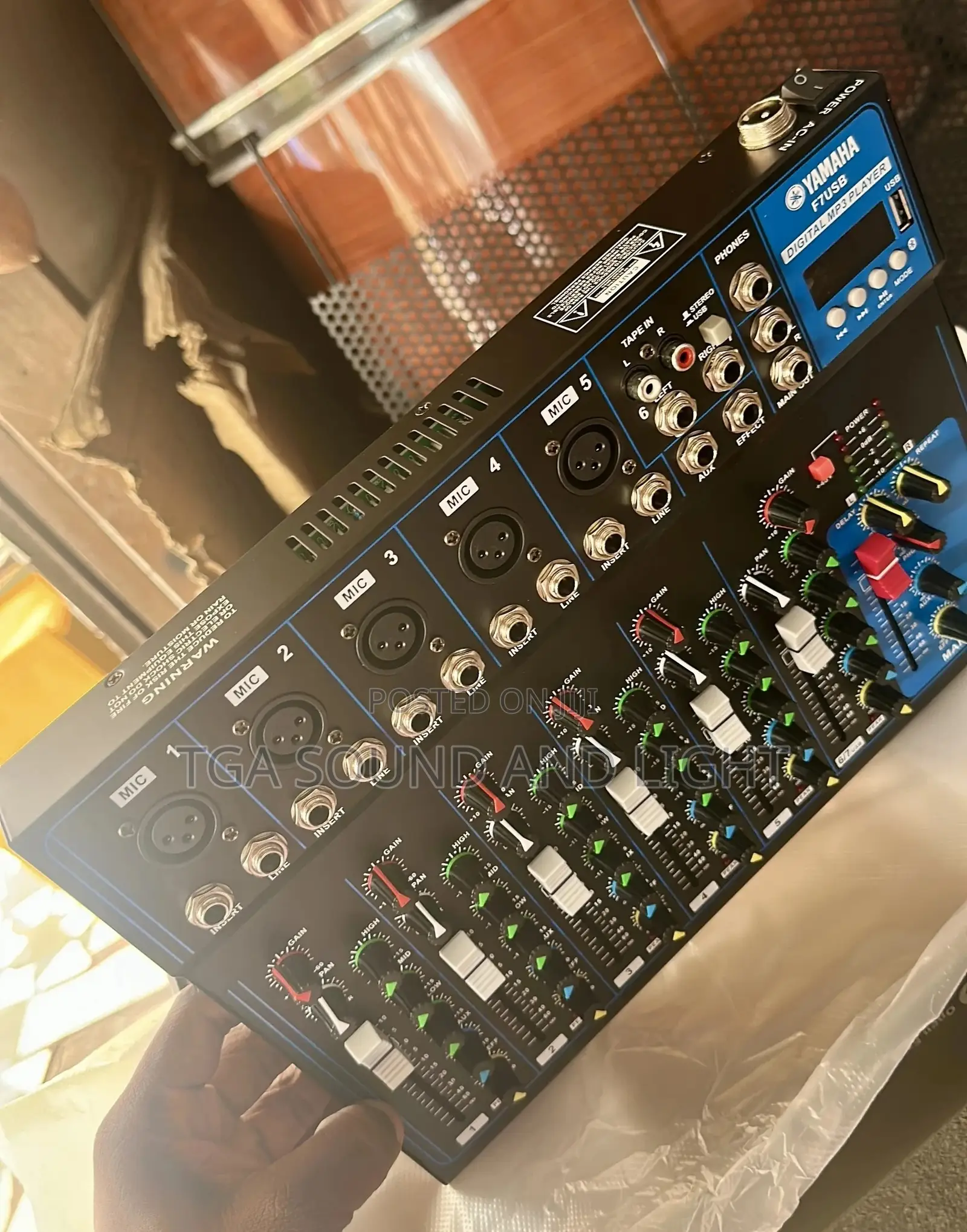 Yamaha 7 Channel Mixer