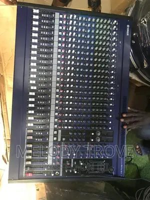 Yamaha Mg24xu Mixer Console (24-channel)