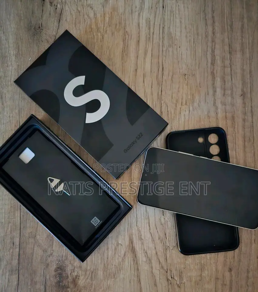 New Samsung Galaxy S22 5G 128 GB Black