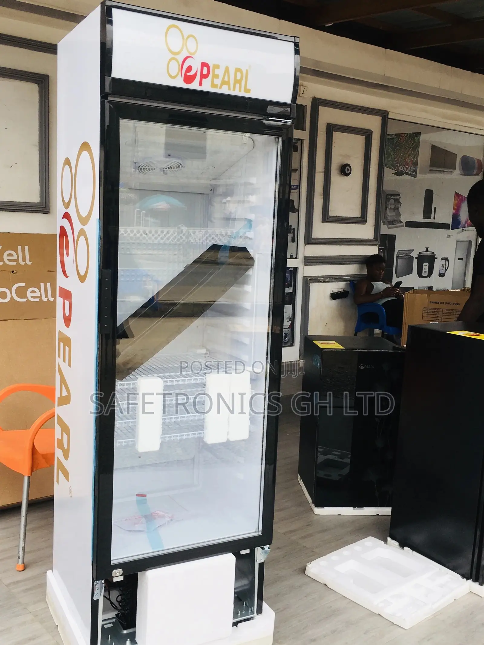 Lockable Pearl PVC-424-2b Singledoor Glass Display Fridge
