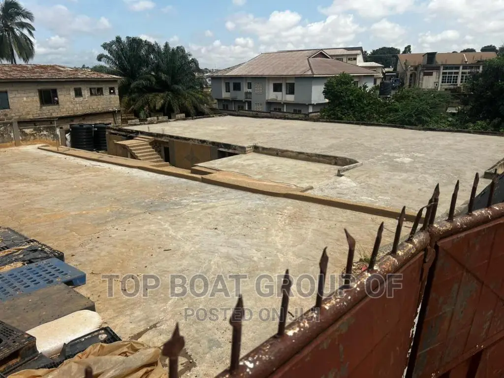 Furnished 10bdrm House in Airport Roundabout, Kumasi Metropolitan