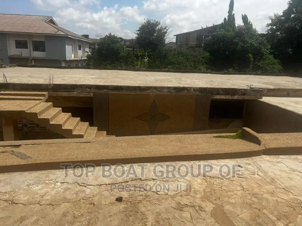 Furnished 10bdrm House in Airport Roundabout, Kumasi Metropolitan