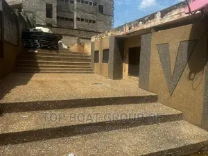 Furnished 10bdrm House in Airport Roundabout, Kumasi Metropolitan