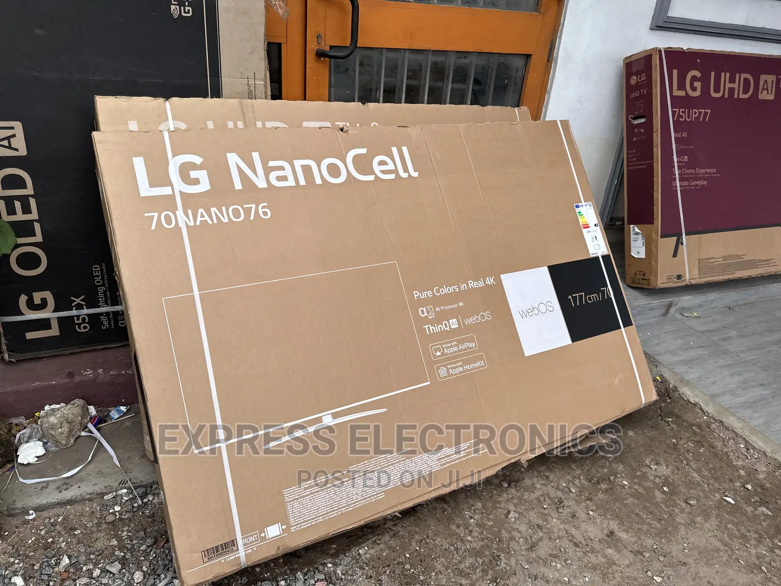 Classic Sleek Design Black LG UHD Smart 70”Nano81 Tv 