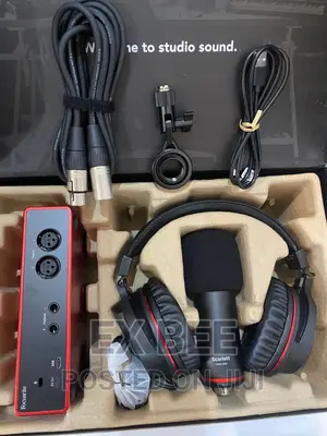 Focusrite Scarlett 2i2 Audio Interface Studio Bundle (4th Generation)