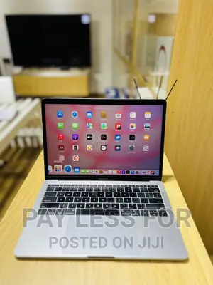 Laptop Apple MacBook Pro 2017 8GB Intel Core i5 SSD 512GB