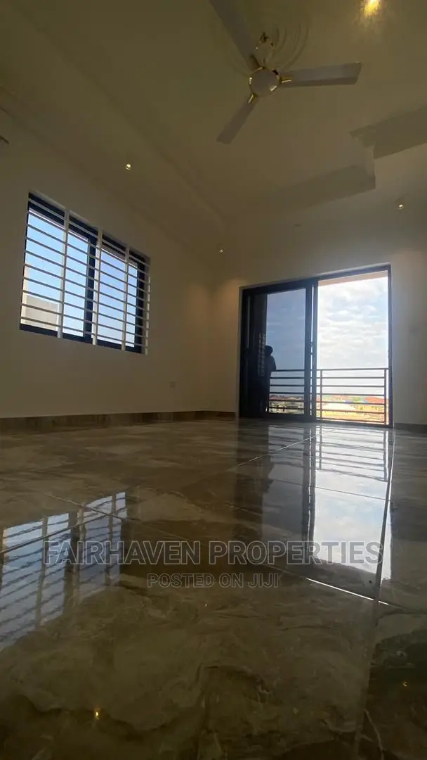 2bdrm Apartment in Atomic, Madina for rent
