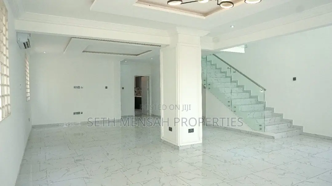 4bdrm House in Skm, Adjiriganor for sale