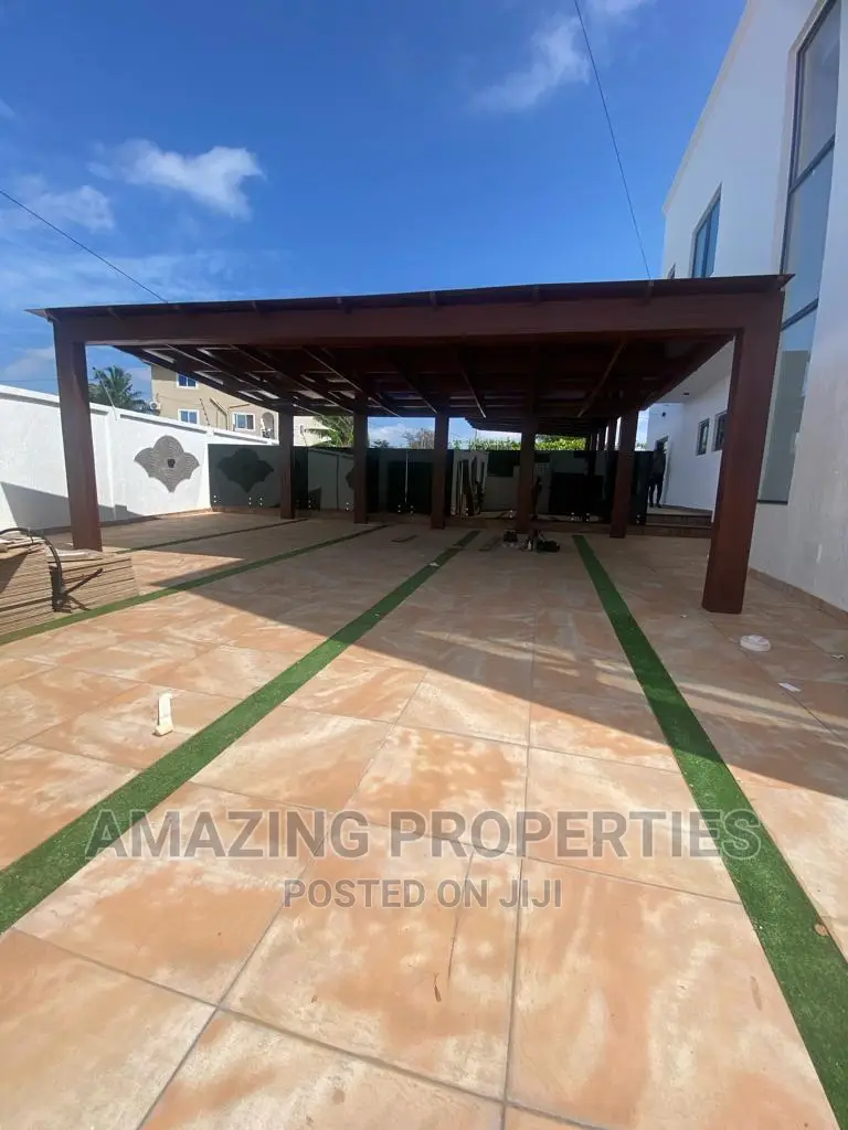 5bdrm House in Adjiriganor for sale