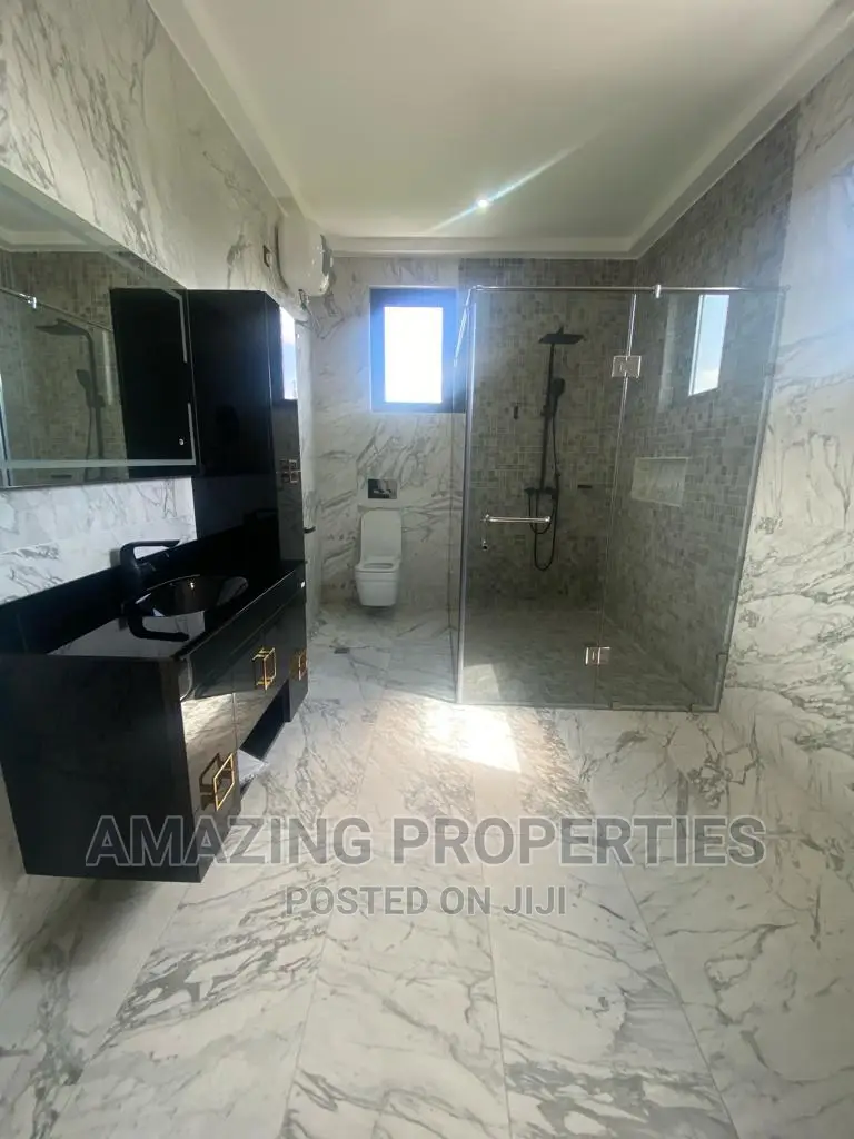 5bdrm House in Adjiriganor for sale