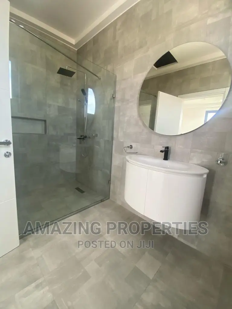 5bdrm House in Adjiriganor for sale