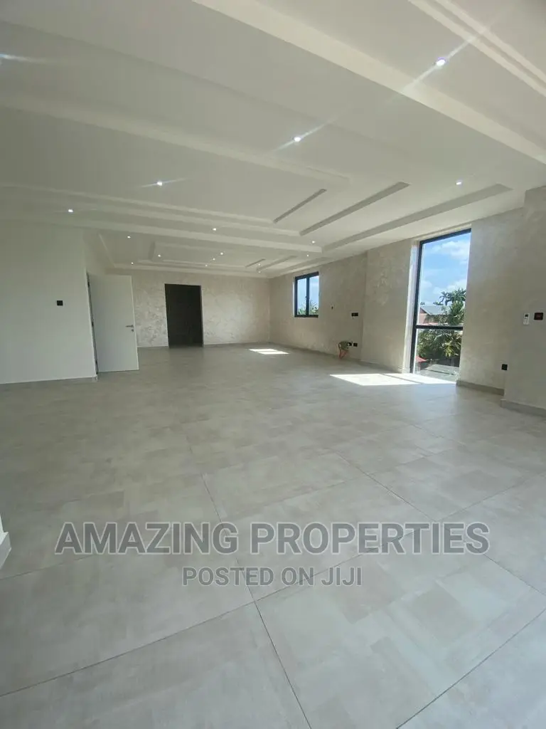 5bdrm House in Adjiriganor for sale