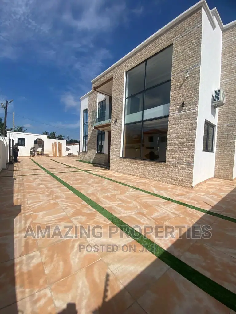 5bdrm House in Adjiriganor for sale