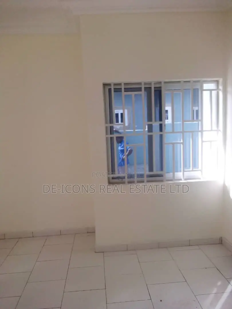 3bdrm House in De-Icons Real Estate, Awutu Senya East Municipal