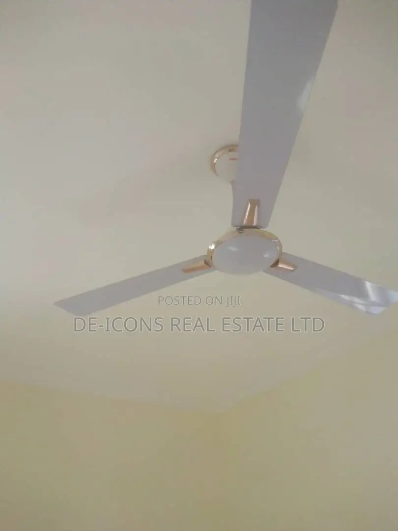 3bdrm House in De-Icons Real Estate, Awutu Senya East Municipal