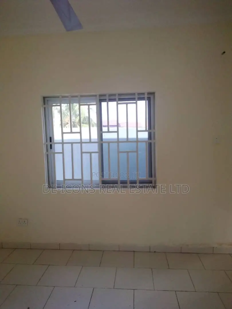 3bdrm House in De-Icons Real Estate, Awutu Senya East Municipal
