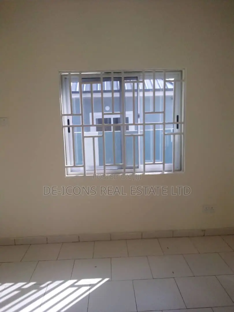 3bdrm House in De-Icons Real Estate, Awutu Senya East Municipal