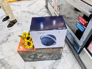 Your Favorite  Bluetooth Speaker Onyx 8 Harman Kardon