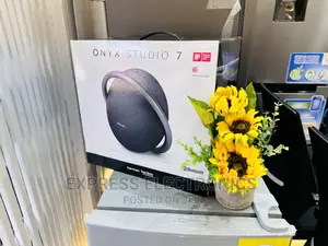 Premium Materials Design Onyx 7 Bluetooth Speaker
