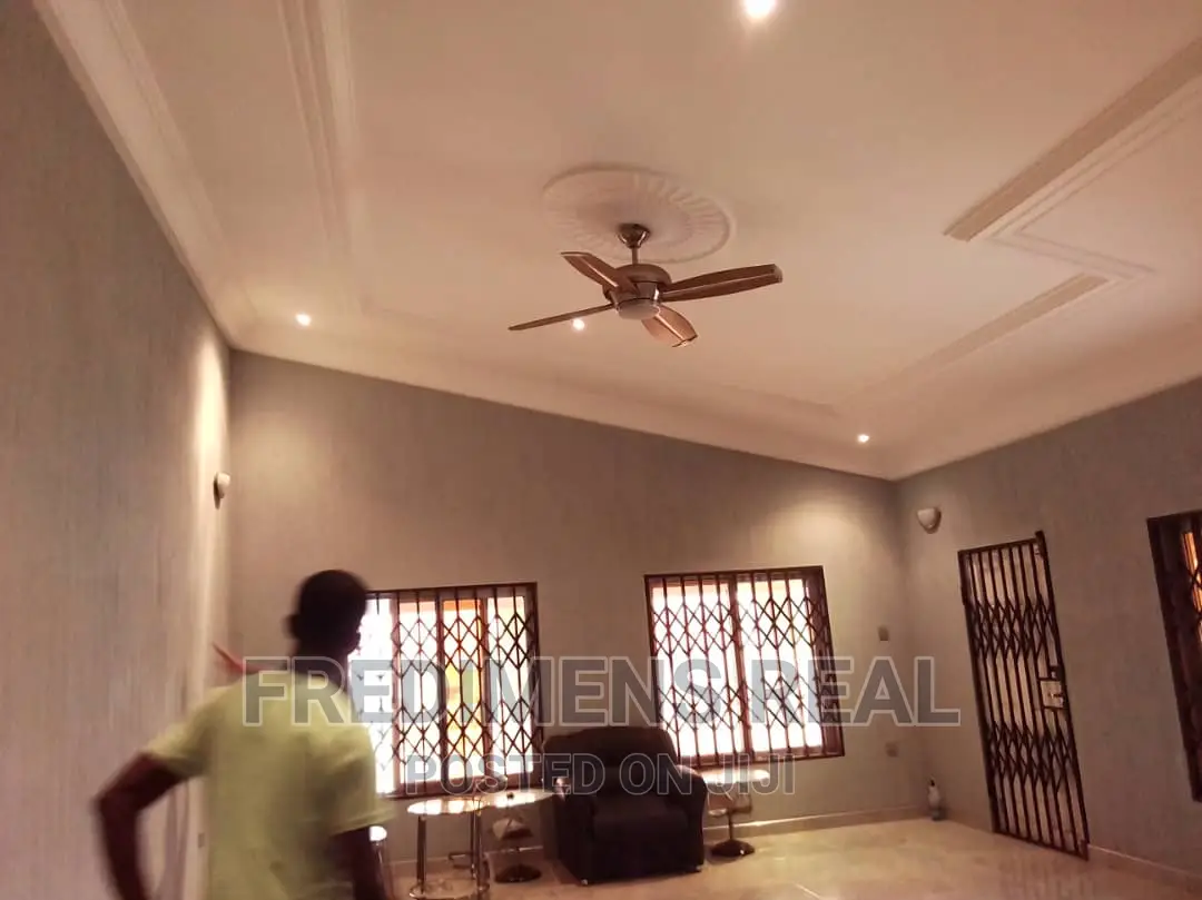 5bdrm House in Fredimens Real, Kumasi Metropolitan for sale
