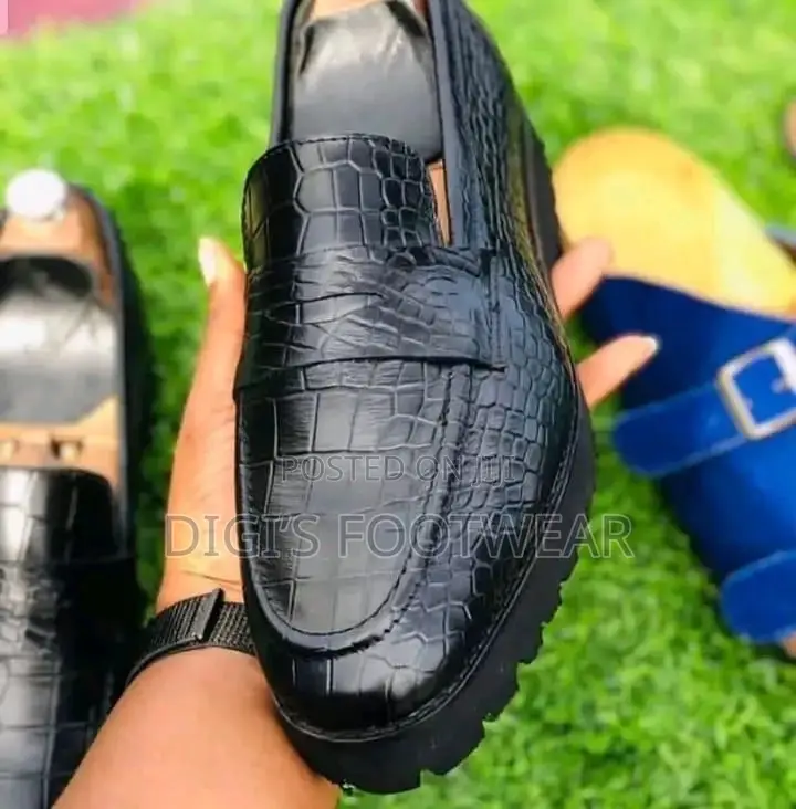 Black Crocodile Mirror Shoe