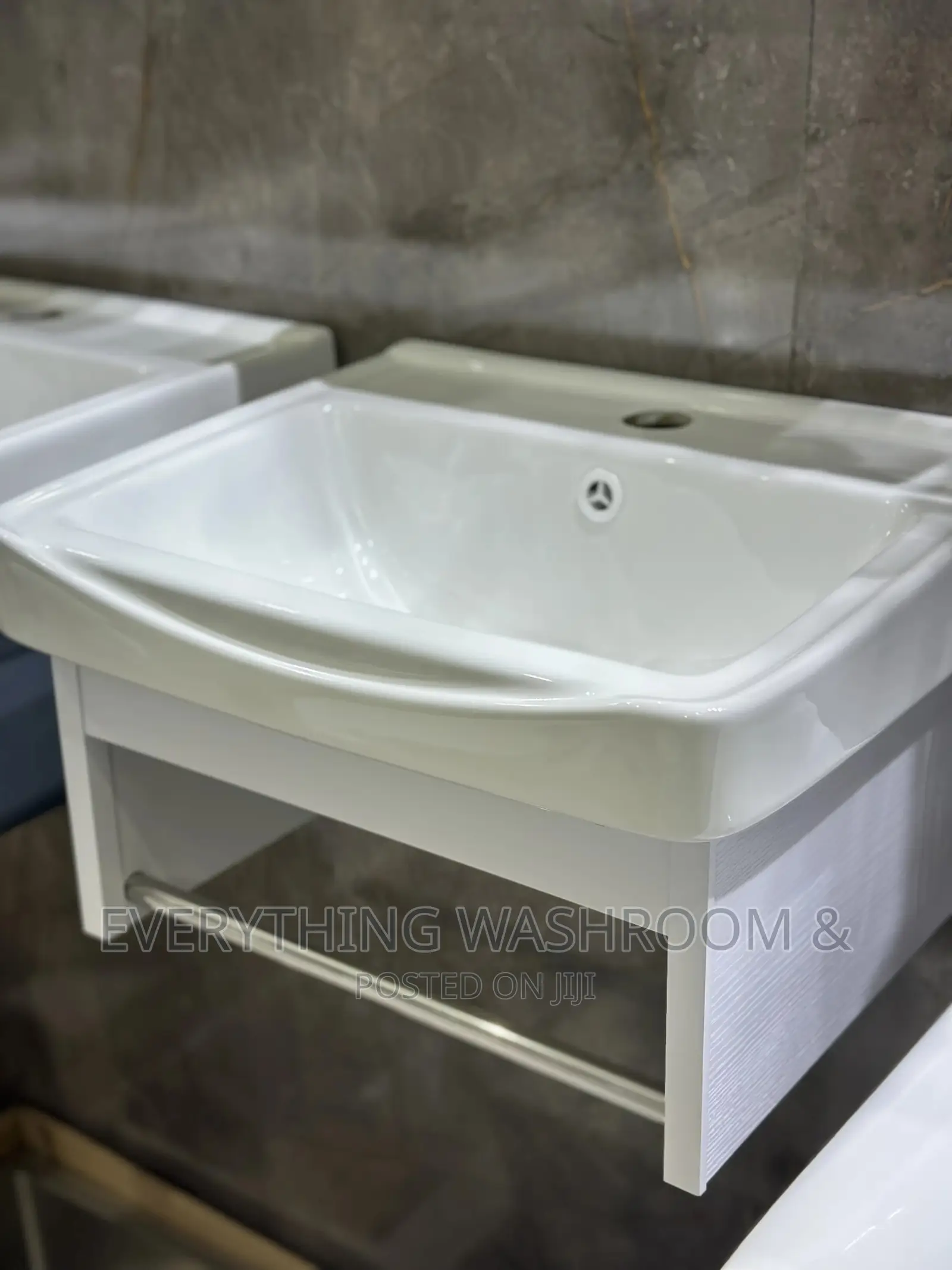 Cabinet Basin Mirror_wall Hung Basin Complete Set