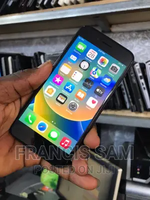New Apple iPhone SE (2020) 64 GB Black