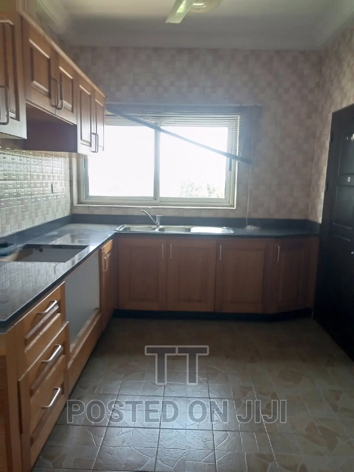 3bdrm Apartment in Teshie Estate for rent
