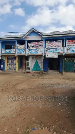 5bdrm House in Kasoa Amamfrom for sale