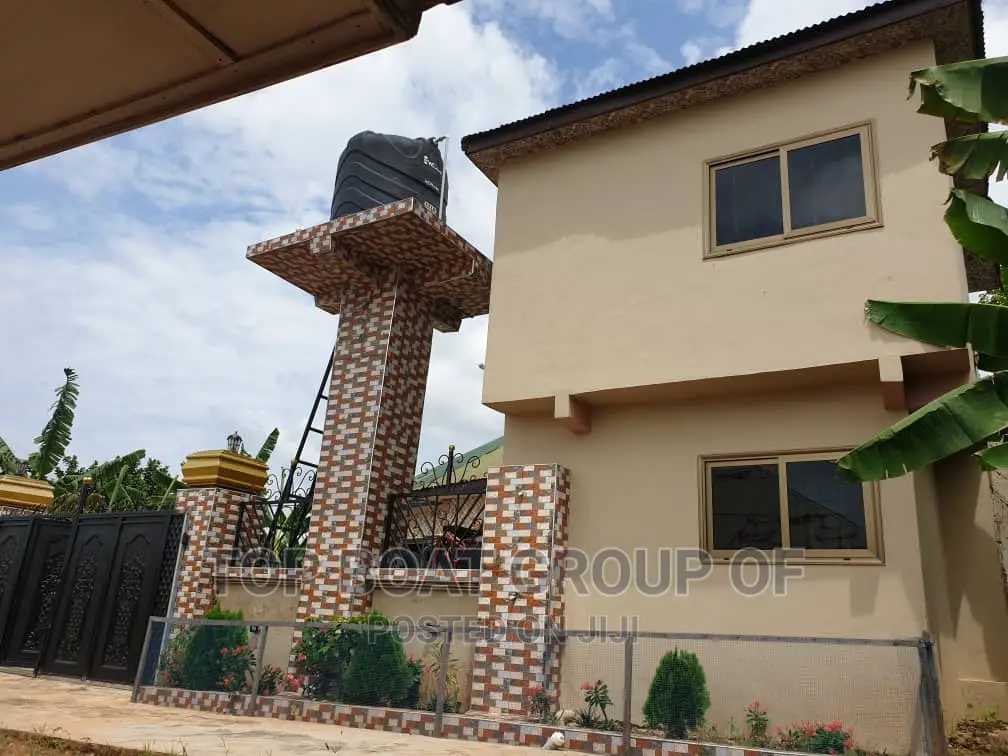 Furnished 6bdrm House in Top-Boat Estate, Kumasi Metropolitan for sale